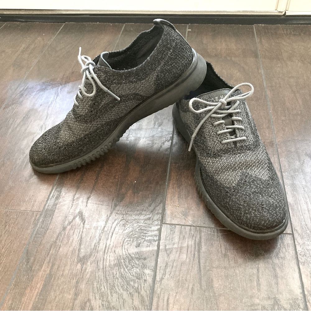 Cole Haan. Mens size 8.5. Grand knit Wingtip Sneaker